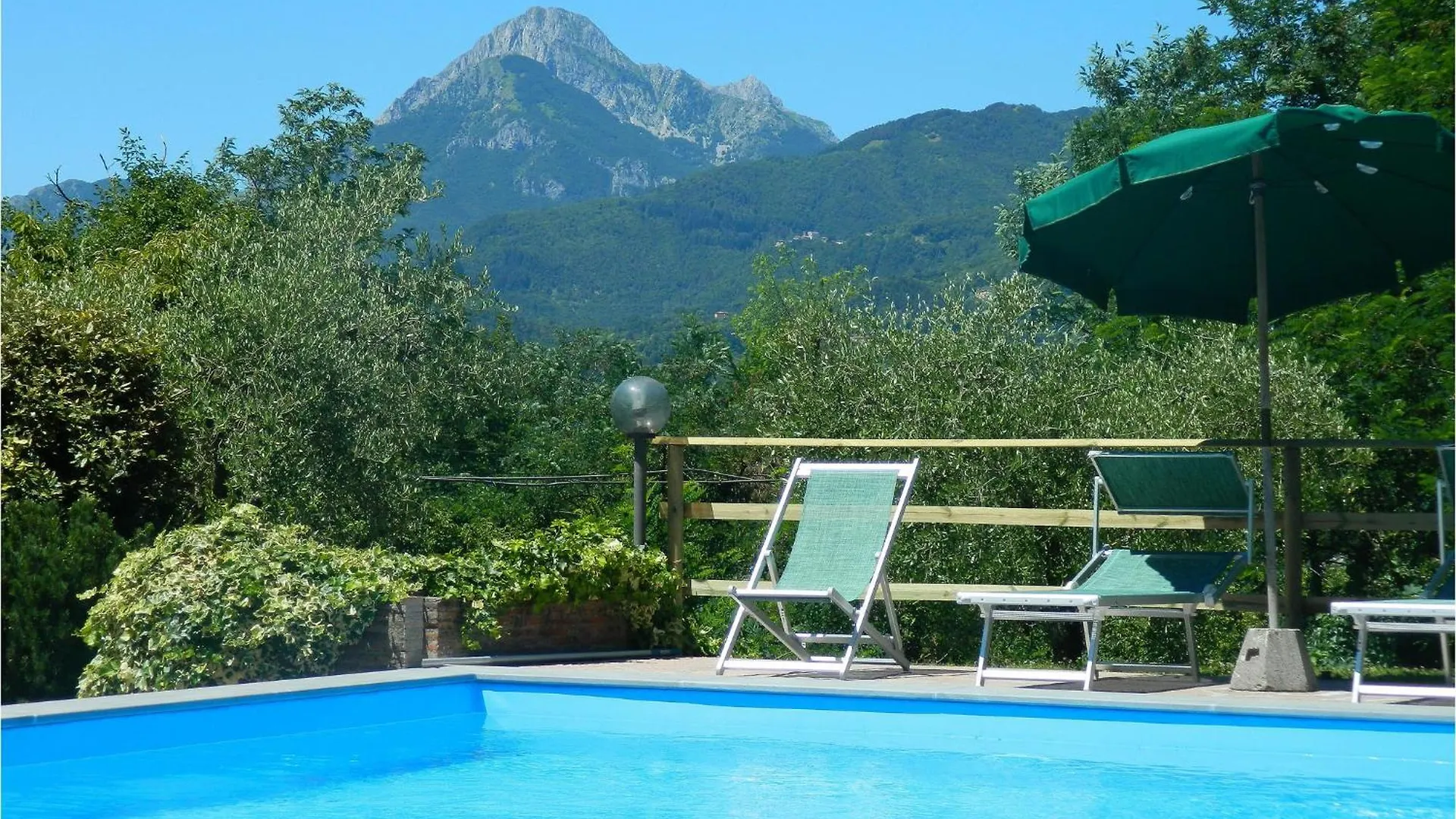 Beautiful Apartment In Barga With Kitchenette Italia